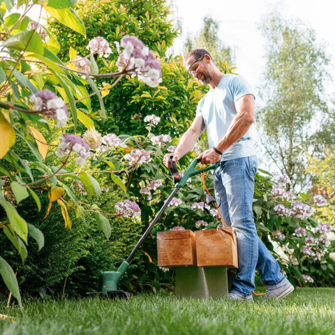 Brand New Bosch EasyGrassCut 26 280W Corded Grass trimmer use Free P&P